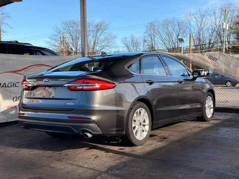 Used 2019 Ford Fusion SE image 11