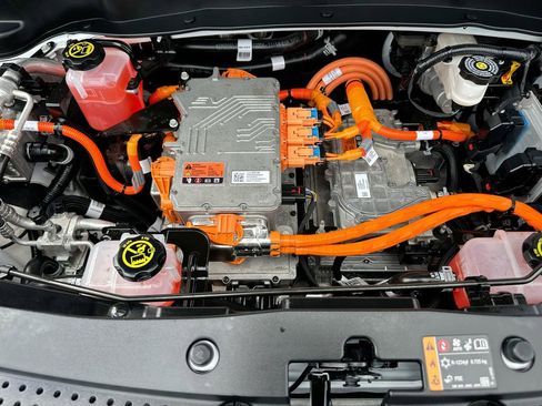 Used 2023 Chevrolet Bolt EUV Premier image 28