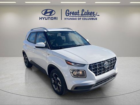 Used 2023 Hyundai Venue SEL image 1
