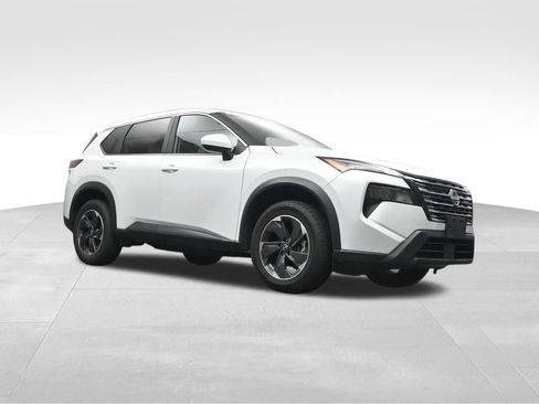 Used 2024 Nissan Rogue SV FWD image 15