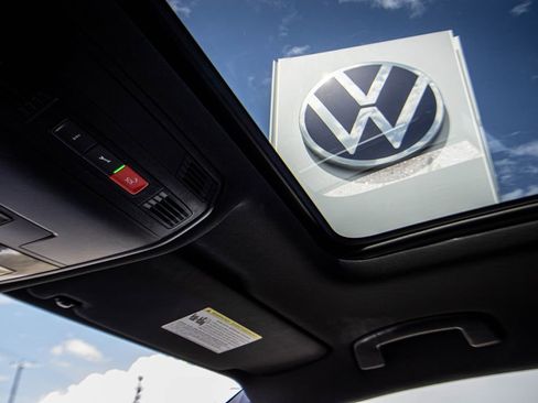 Certified 2023 Volkswagen Tiguan SE R-Line FWD image 45