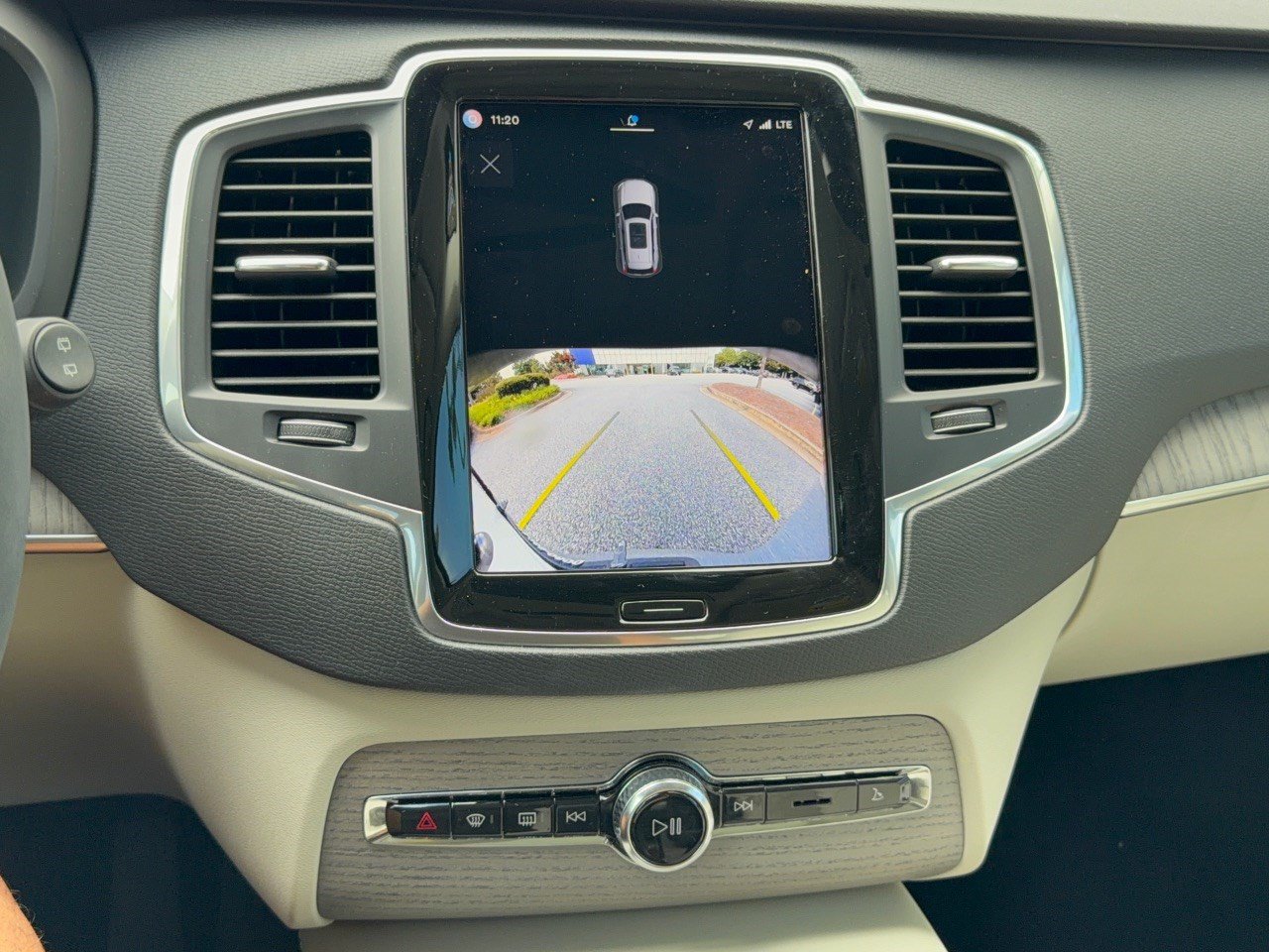 Certified 2025 Volvo XC90 B6 Core AWD/4WD image 22