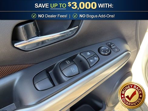 Used 2019 Nissan Kicks SR image 13