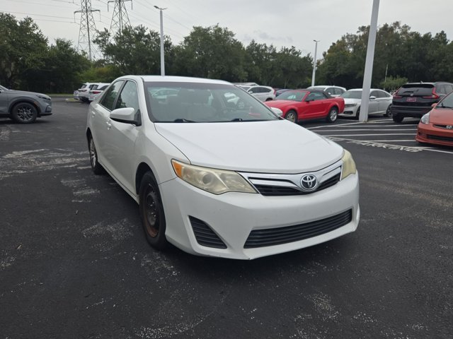 Used 2014 Toyota Camry LE FWD image 3