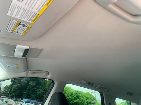 Used 2022 Nissan Pathfinder S FWD image 17