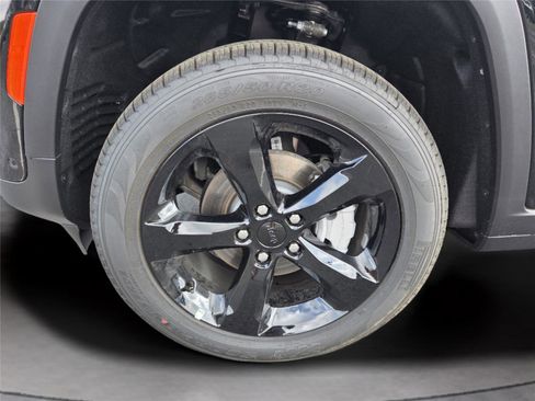 New 2025 Jeep Grand Cherokee Limited w/ Luxury Tech Group II image 37