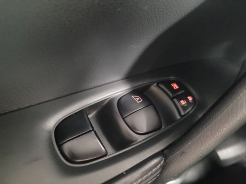 Used 2019 Nissan Rogue S FWD image 27