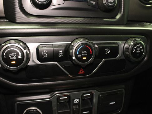 Used 2018 Jeep Wrangler Unlimited Sport S AWD/4WD image 18