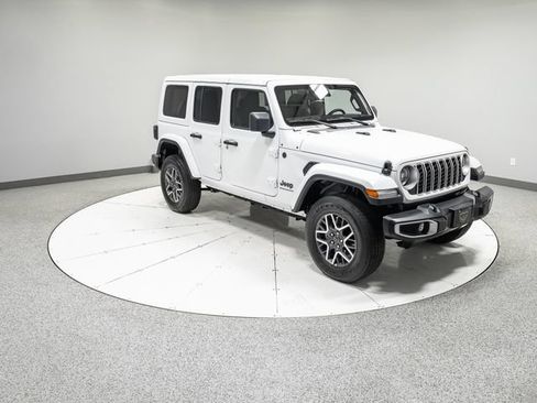 Used 2025 Jeep Wrangler Unlimited Sahara AWD/4WD image 27