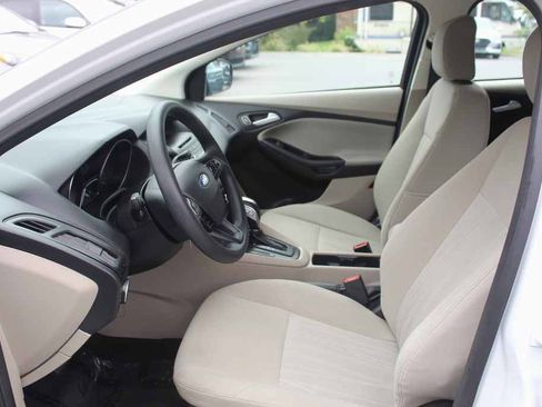 Used 2015 Ford Focus SE FWD image 24
