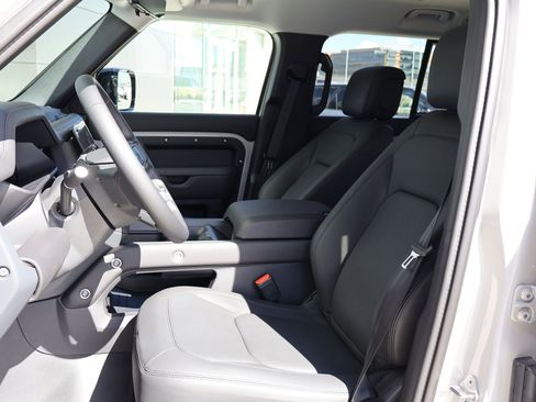 New 2026 Land Rover Defender 130 X-Dynamic SE image 17