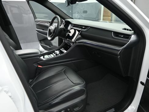 Used 2022 Jeep Grand Cherokee Overland image 22