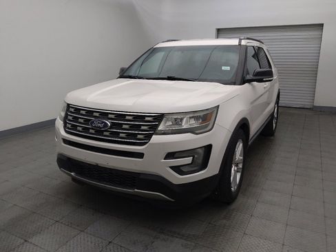 Used 2017 Ford Explorer XLT w/ Equipment Group 201A FWD image 15