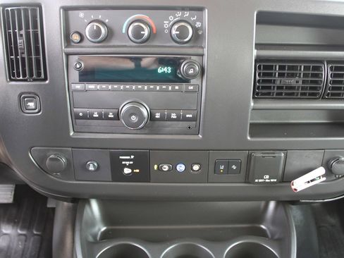 Used 2025 Chevrolet Express 2500 Extended w/ Communications Package image 27