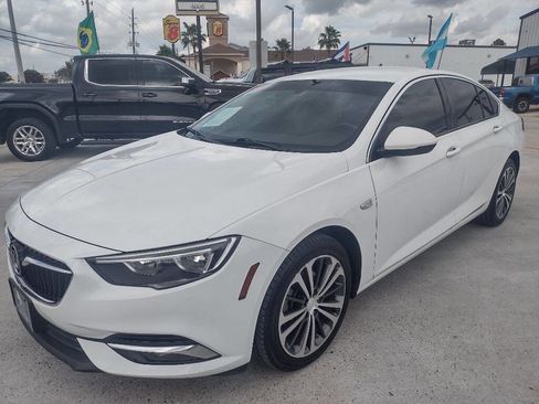 Used 2018 Buick Regal Essence image 3