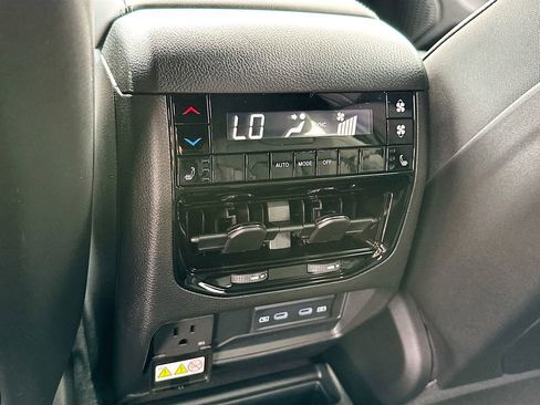 New 2026 Jeep Grand Cherokee L Limited AWD/4WD image 33