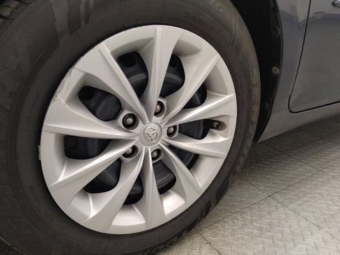Used 2016 Toyota Camry LE FWD image 31