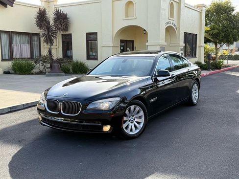 Used 2009 BMW 750i RWD image 2