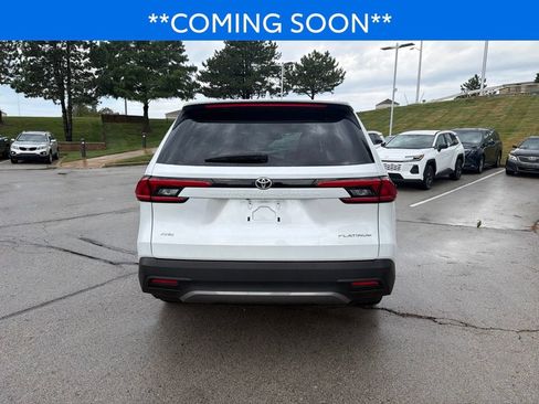 Used 2024 Toyota Grand Highlander AWD image 7