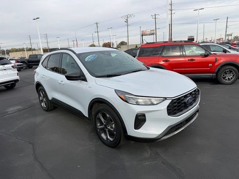 Used 2025 Ford Escape ST-Line w/ Equipment Group 301A image 3