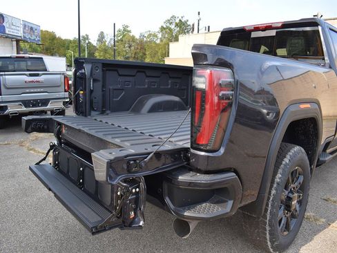 New 2026 GMC Sierra 2500 AT4 w/ AT4 Premium Plus Package image 9