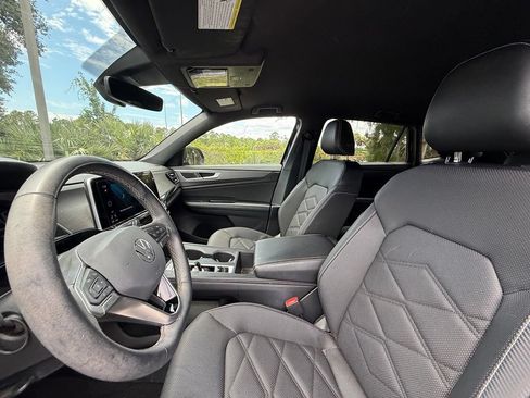 Used 2024 Volkswagen Atlas Cross Sport SE FWD image 16