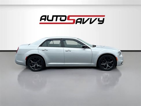 Used 2021 Chrysler 300 Touring w/ Sport Appearance Package image 8
