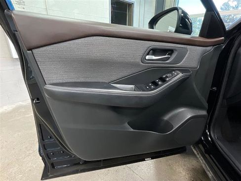 Used 2023 Nissan Rogue SV AWD/4WD image 9