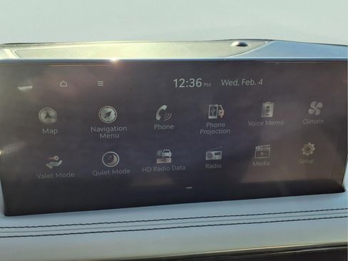 Used 2025 Genesis G70 2.5T image 6