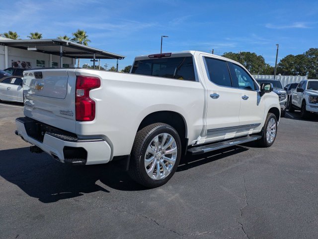 Used 2024 Chevrolet Silverado 1500 High Country w/ Technology Package AWD/4WD image 5