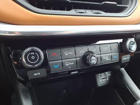 Used 2024 Jeep Compass Limited image 15