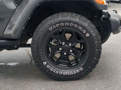 Used 2022 Jeep Gladiator Willys image 11