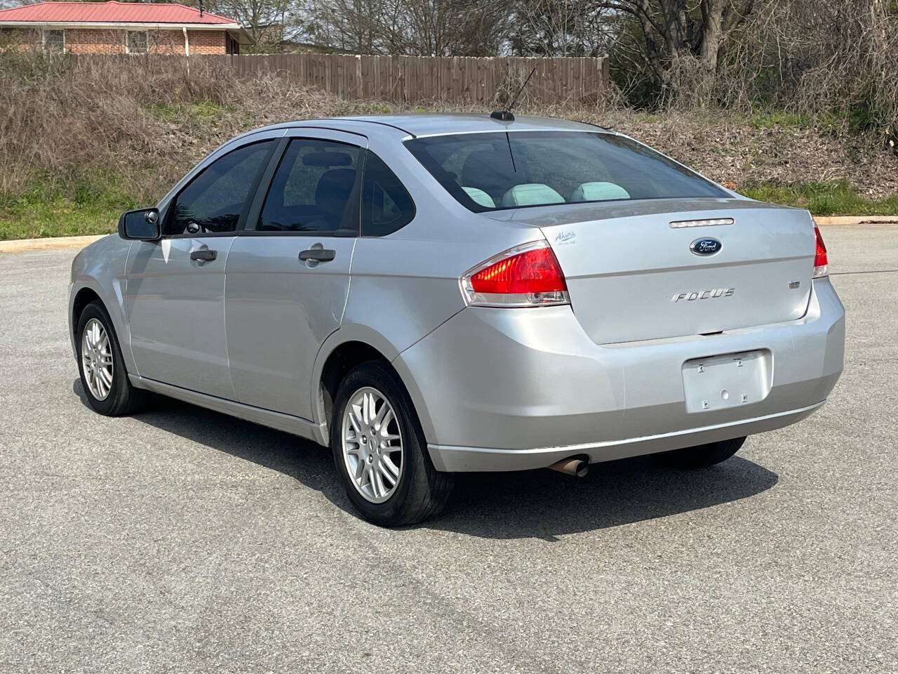 Used 2010 Ford Focus SE FWD image 18