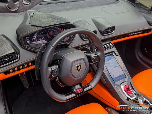 Used 2021 Lamborghini Huracan EVO RWD image 31