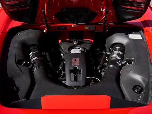 Used 2022 Ferrari F8 Tributo image 28