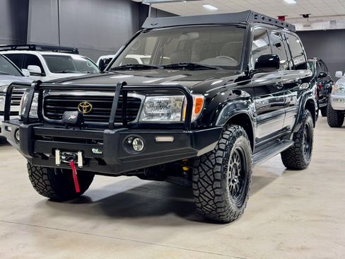 Used 2001 Toyota Land Cruiser image 2