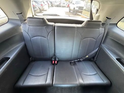 Used 2015 GMC Acadia SLT image 16