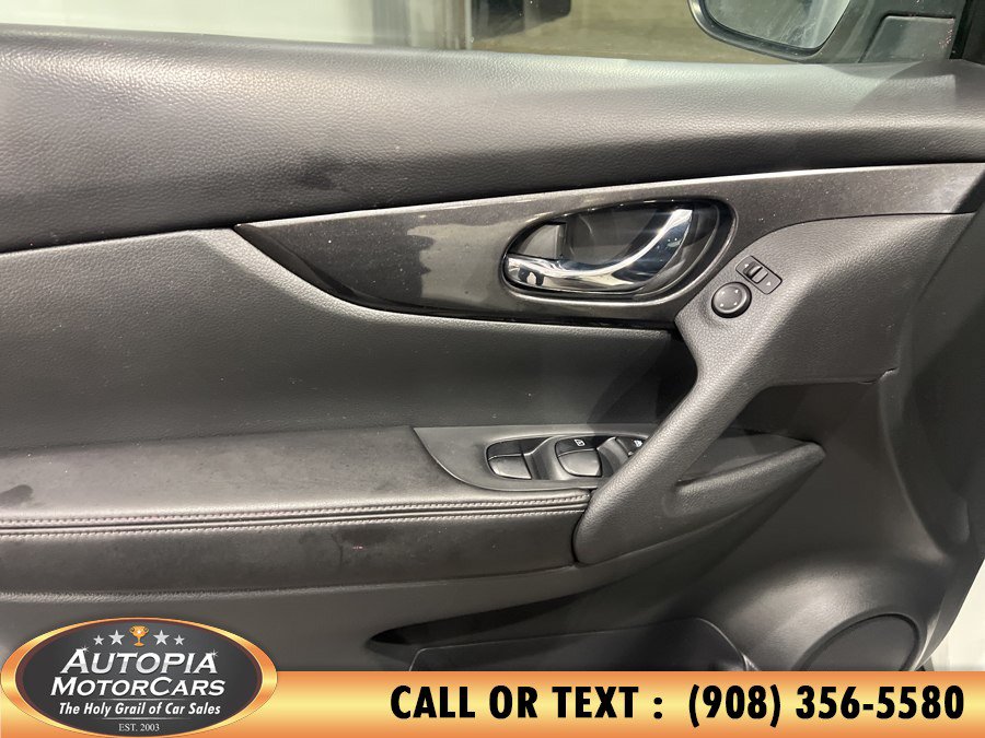 Used 2017 Nissan Rogue SV AWD/4WD image 11