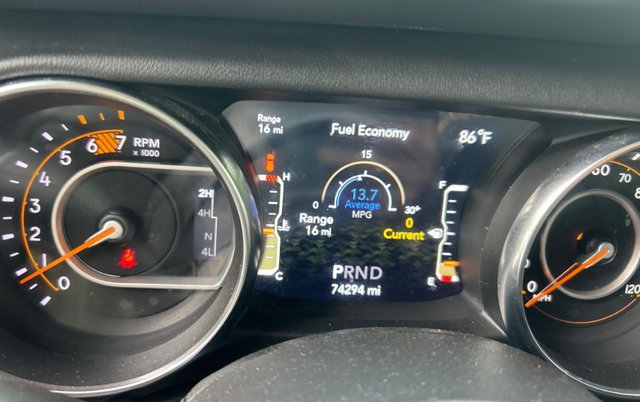 Used 2022 Jeep Wrangler Unlimited Sahara AWD/4WD image 8
