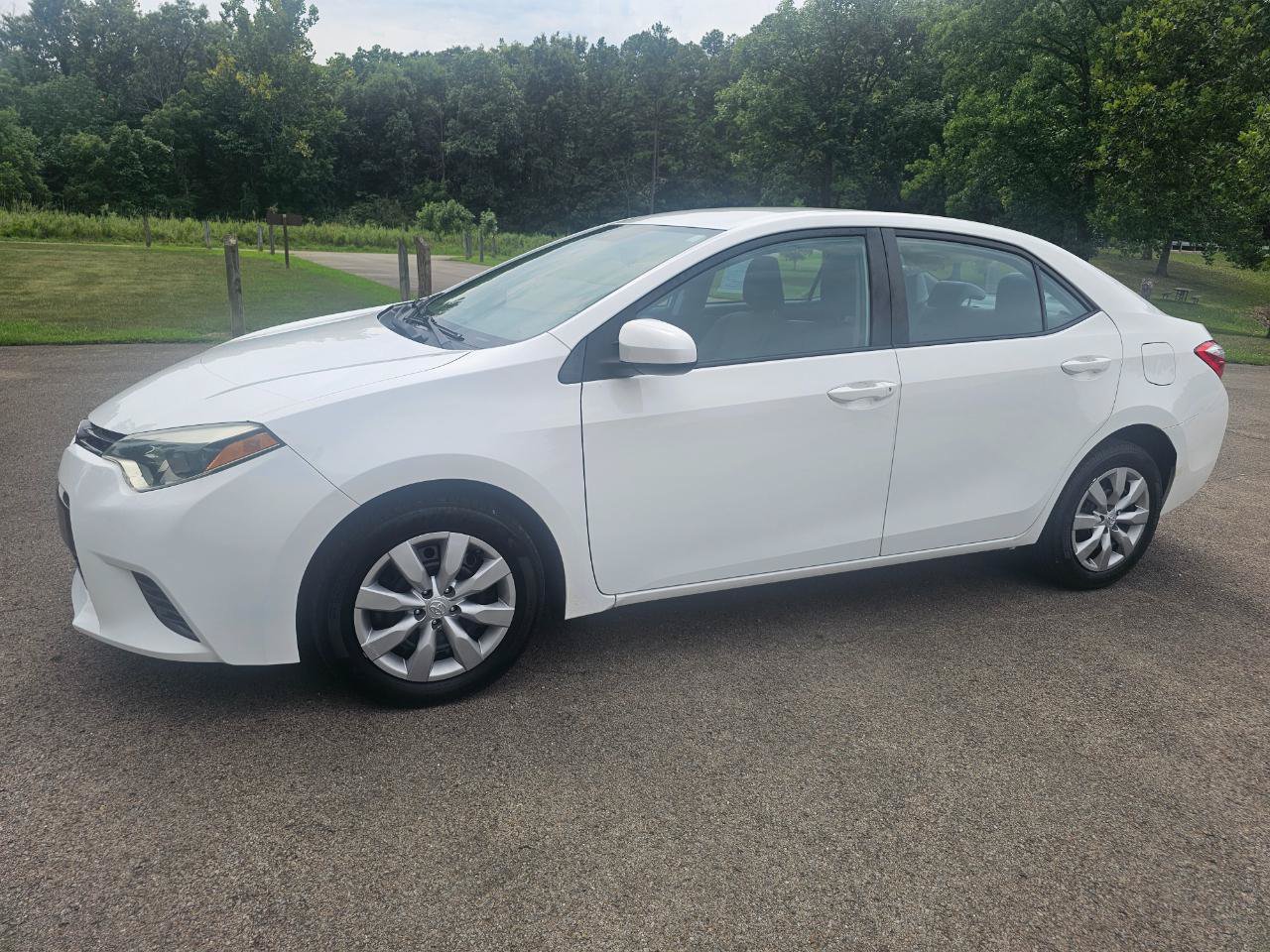 Used 2015 Toyota Corolla LE FWD image 10