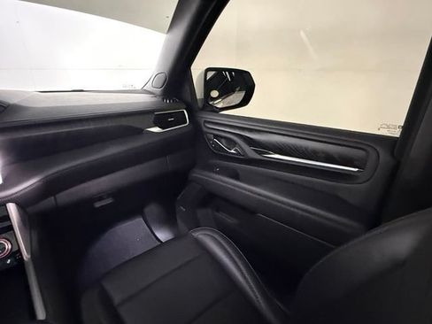Used 2021 GMC Yukon Denali w/ Denali Premium Package AWD/4WD image 18