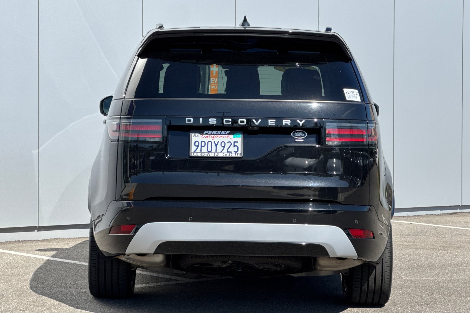 Used 2023 Land Rover Discovery Metropolitan Edition AWD/4WD image 4