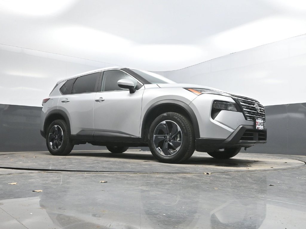 Used 2025 Nissan Rogue SV AWD/4WD image 29