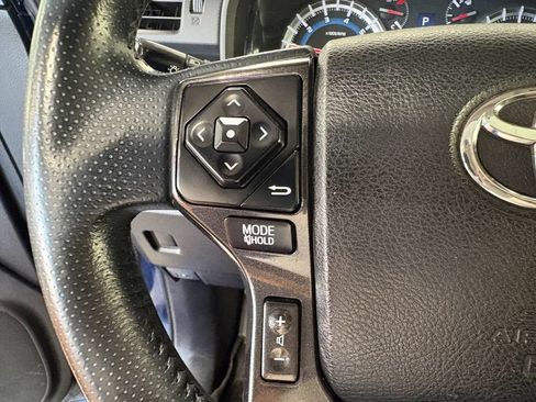 Used 2018 Toyota 4Runner TRD Off-Road Premium AWD/4WD image 17