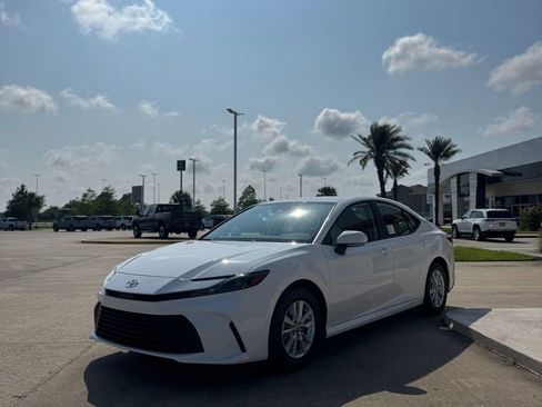 Used 2026 Toyota Camry LE FWD image 4
