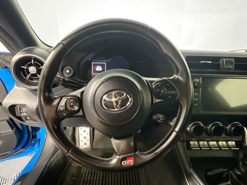Used 2022 Toyota GR86 Premium image 16