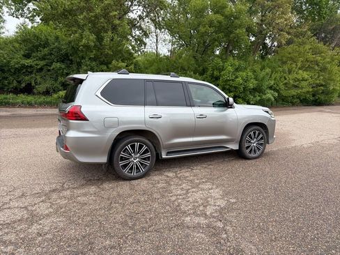Used 2021 Lexus LX 570 4WD w/ Luxury Package image 21