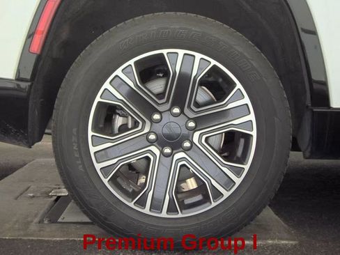 Used 2024 Jeep Wagoneer 4WD w/ Premium Group I image 21