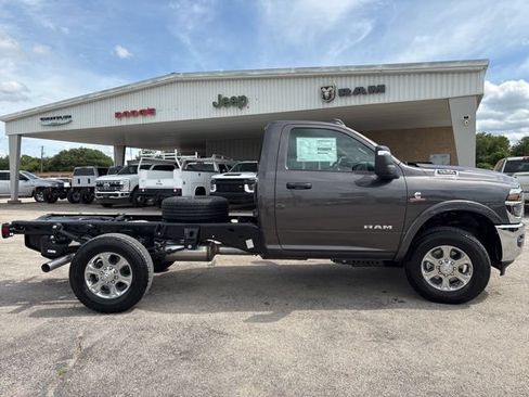 New 2026 RAM 3500 Big Horn AWD/4WD image 7