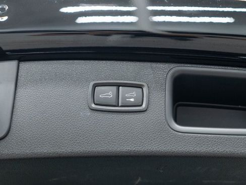 Used 2024 Porsche Macan AWD/4WD image 32